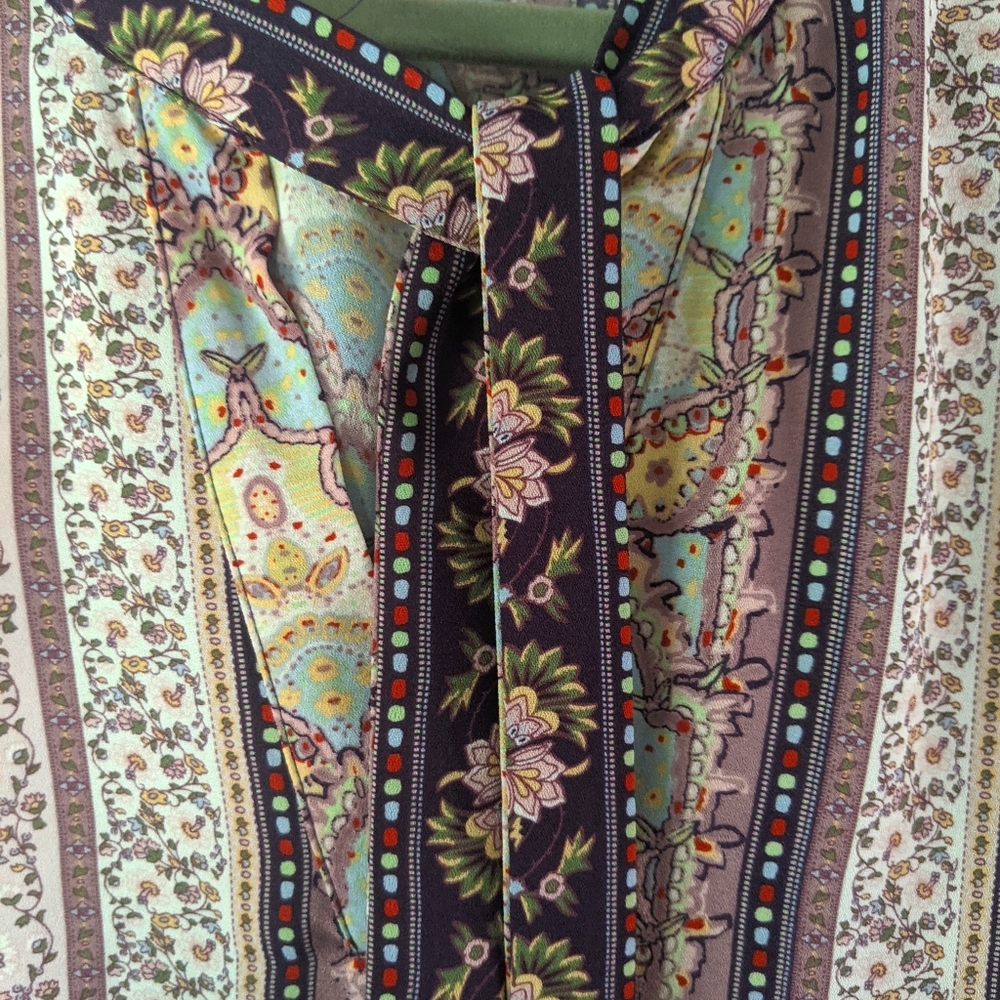 Colorful comfy top great for WFH look